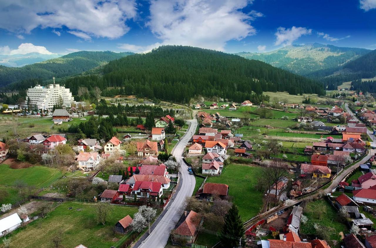 Hotel Montana - Ковасна Экстерьер фото